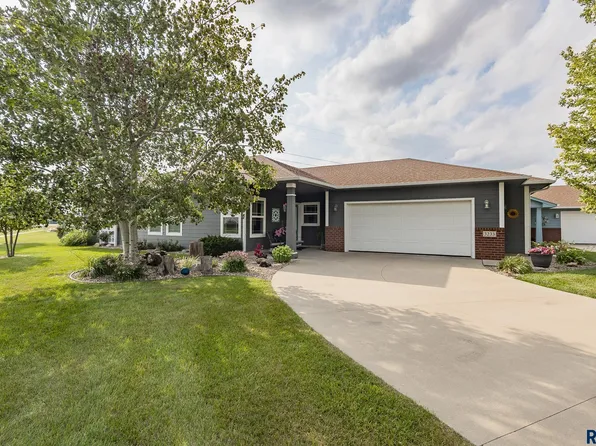 3233 S Manifold Ave, Sioux Falls, SD 57110