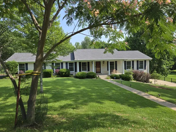 1100 Brentwood St, Paris, TN 38242
