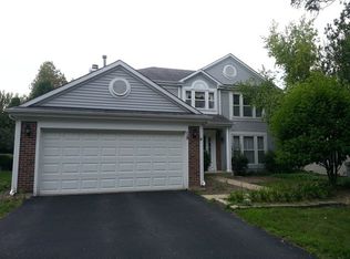 15 Southfield Dr, Vernon Hills, IL 60061