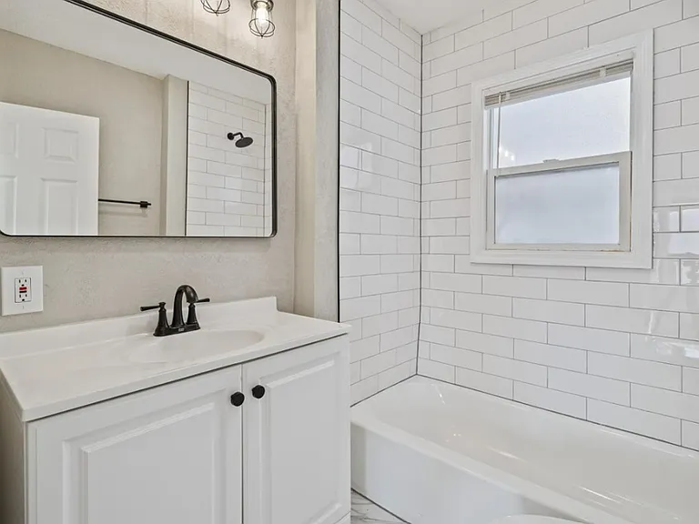 2713 Elmwood Ave — Photo 7