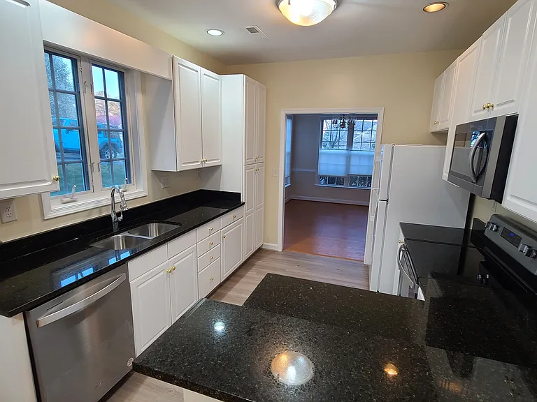 1112 Rustic Willow Ln — Photo 3