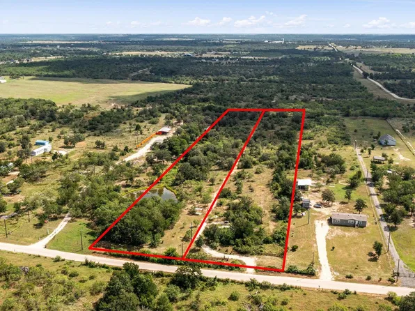 1411 Bugtussle Ln, Luling, TX 78648
