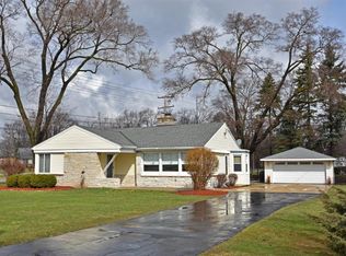 444 W Mall Rd, Glendale, WI 53217