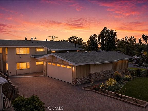 3rd image of 8820 Meadowbrook Way