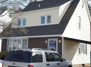 106 Center St, Williston Park, NY 11596