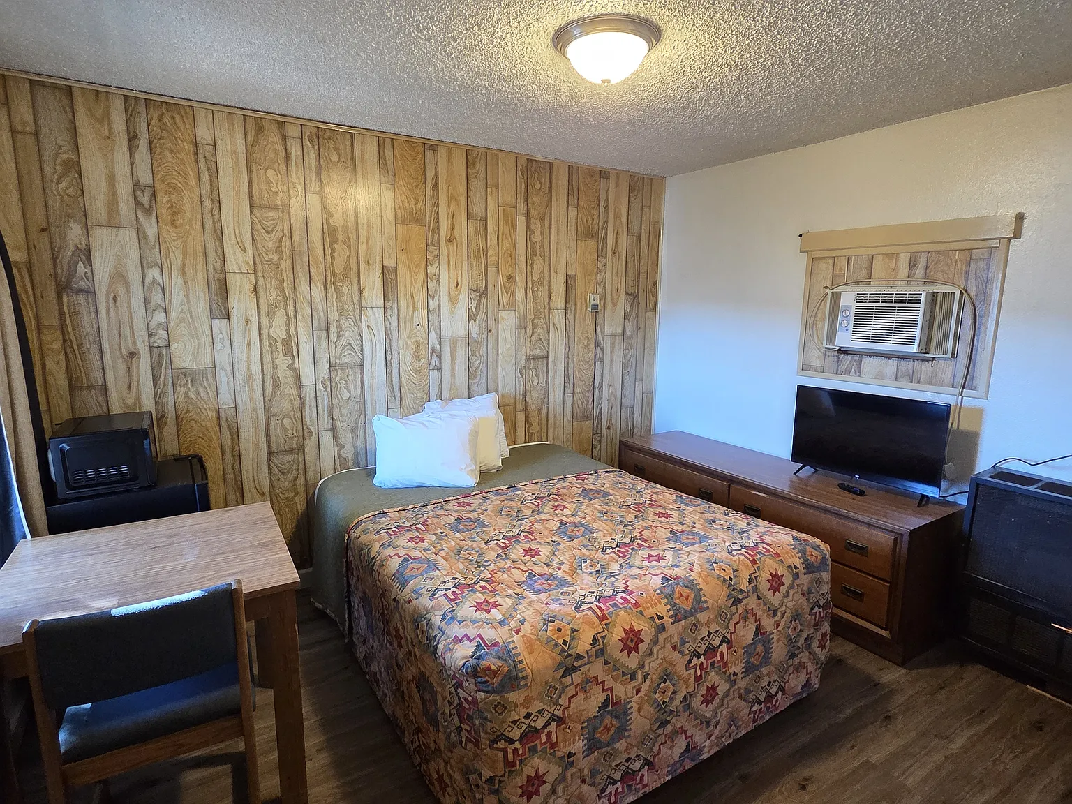 Studio, 120 sqft, $825 — Photo 2
