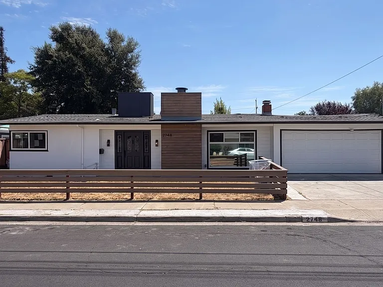 2748 Eastgate Ave — Photo 1