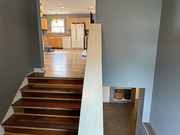 5th image of 295 Acorn Hill Dr