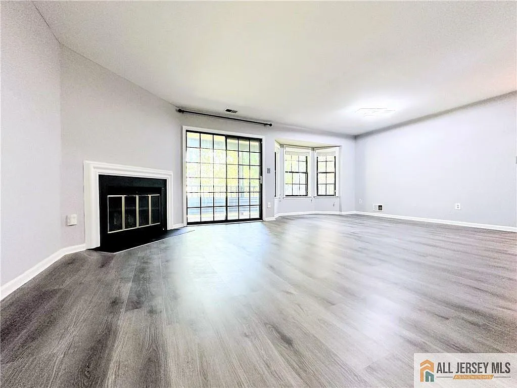 2 bed, 2.0 bath, 1104 sqft, $2,350 — Photo 2