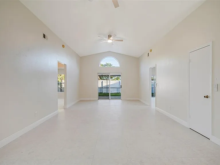 1542 Brook Hollow Dr — Photo 6