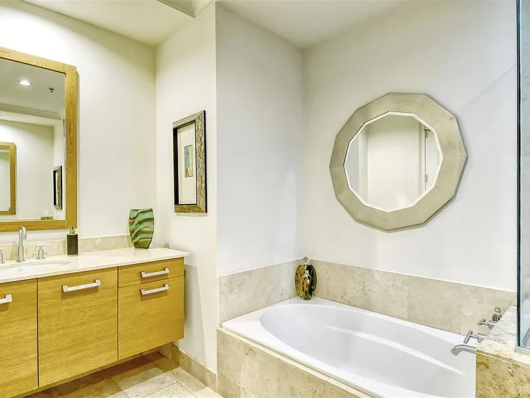 1350 Main St #1702 — Photo 29