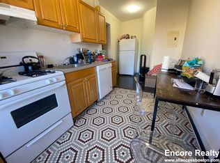 452 Park Dr APT 18, Boston, MA 02215