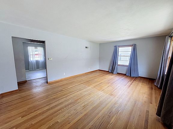 5th image of 3237 22nd Ave