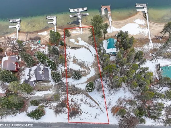 2106 Kalispell Bay Rd, Priest River, ID 83856