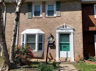 713 Colonial Ave S, Sterling, VA 20164