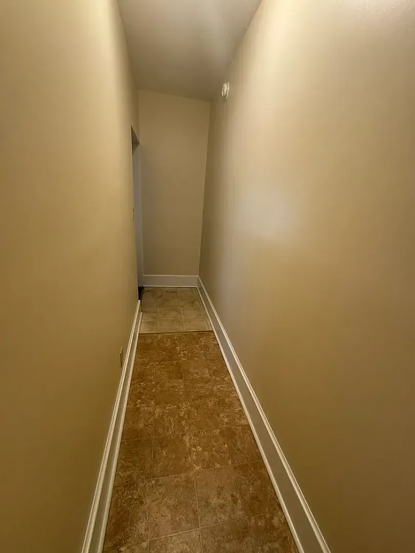 420 S Woodlawn AVE — Photo 4