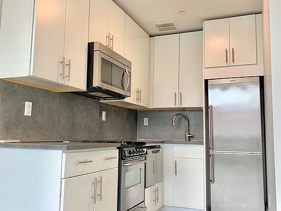 4th image of 155 Meserole St #6J