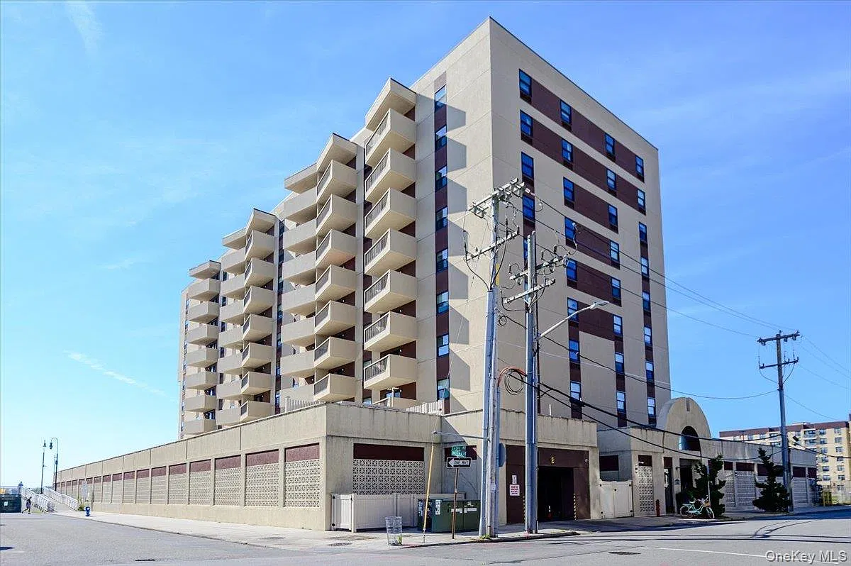 1 bed, 1.5 bath, 900 sqft, $3,750 — Photo 1