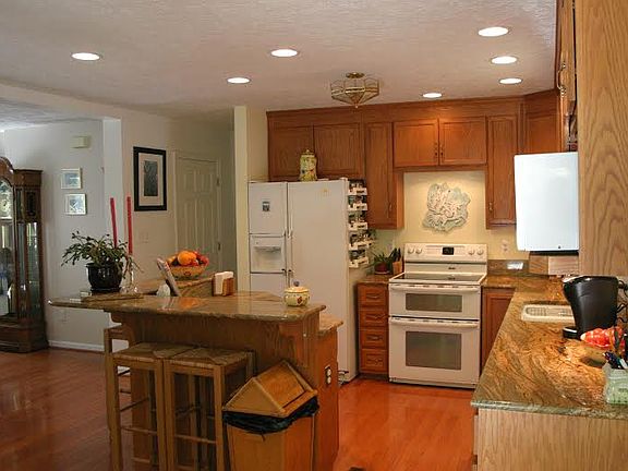 3rd image of 85 Balsam Dr