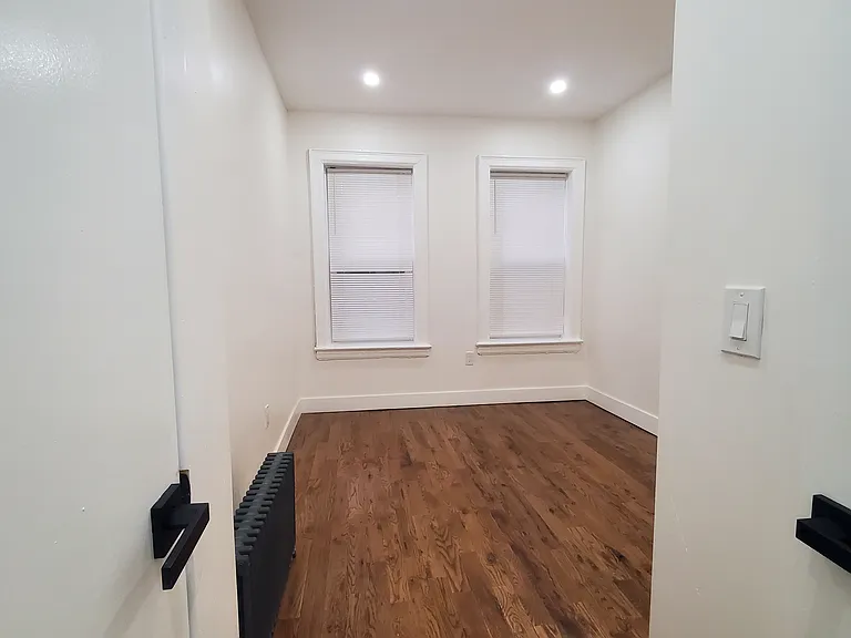381 Danforth Ave #3 — Photo 2