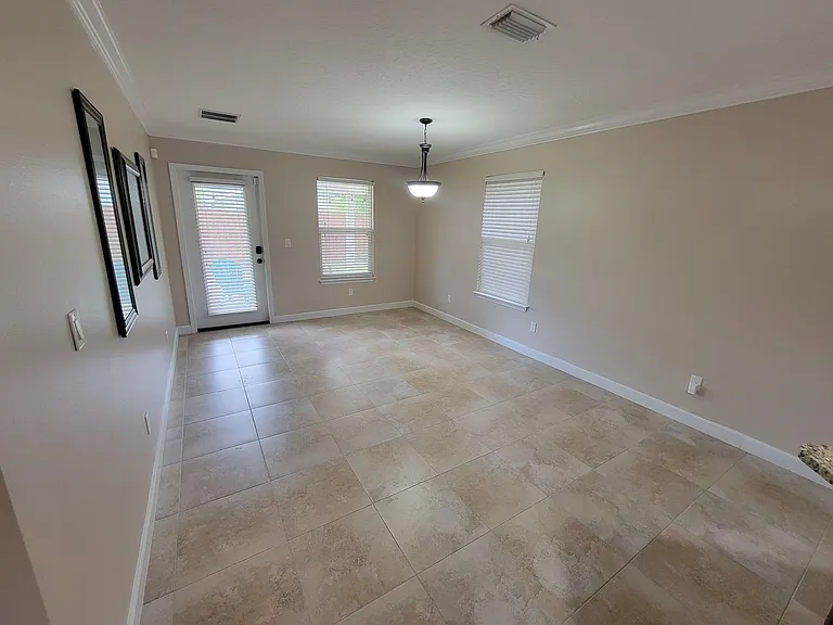 712 Hazel Dr — Photo 11