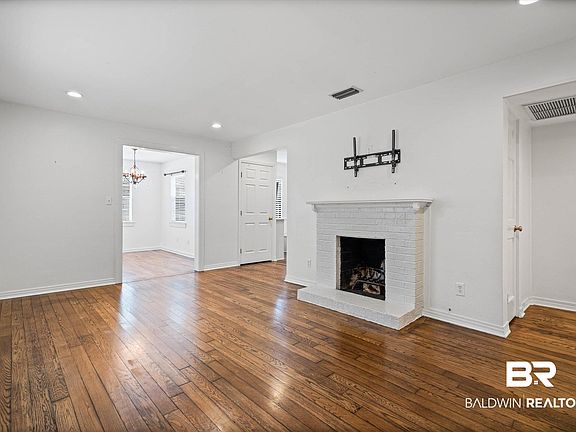 2nd image of 11 York Pl