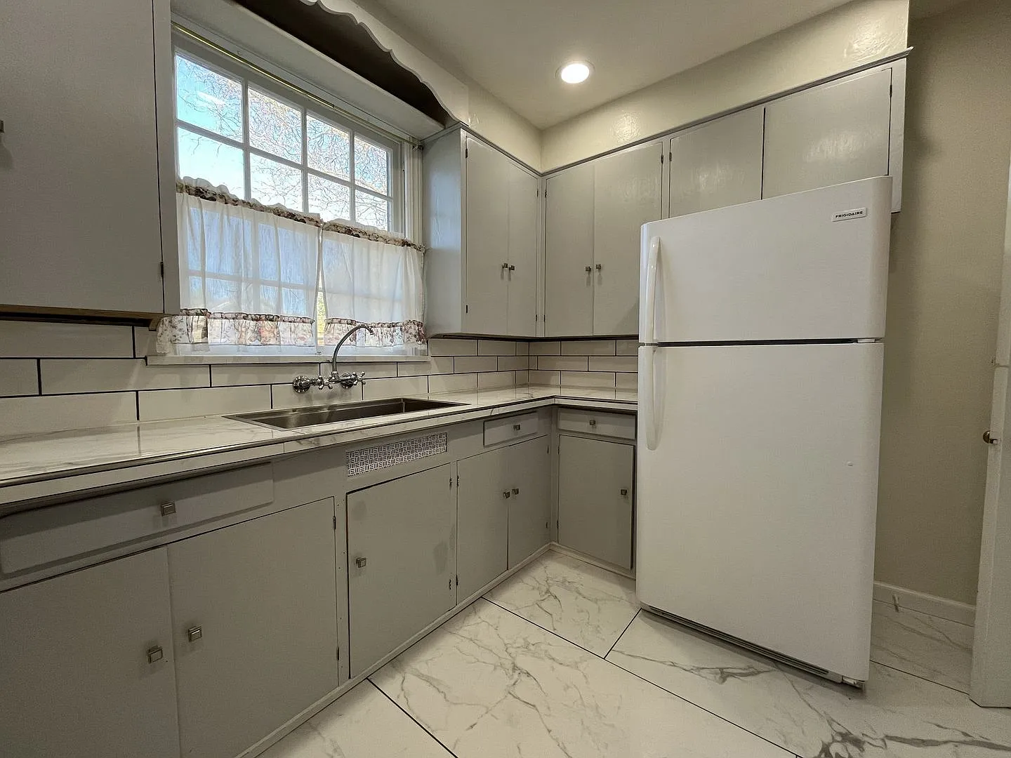 Spacious Multi-Level Living with Vaulted Ceilings and Backyard Access — Photo 4