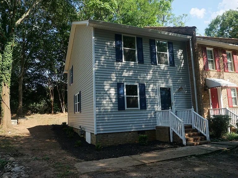 390 Micasa Dr — Photo 2
