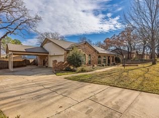 2868 Winterhaven Dr, Hurst, TX 76054