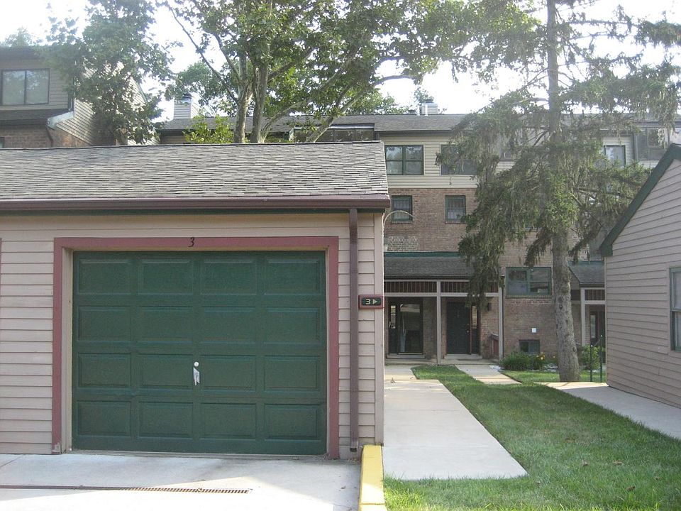 Detached Garage