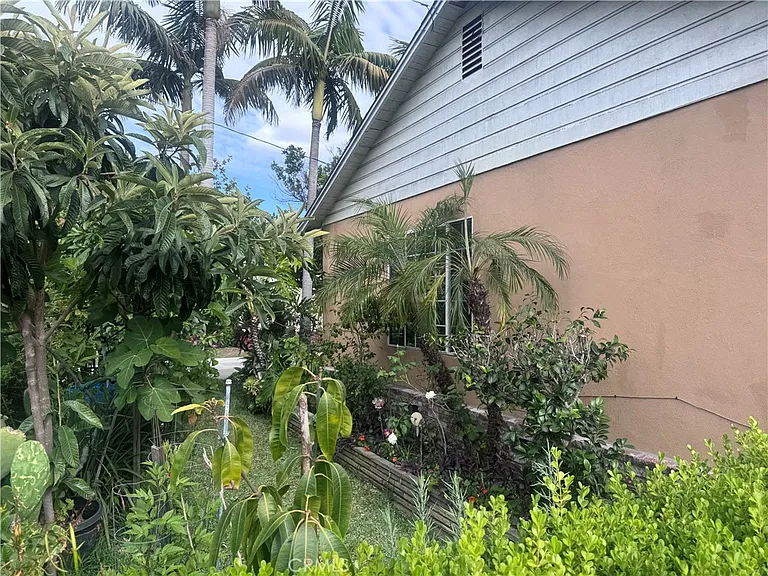 9832 Beach St — Photo 34