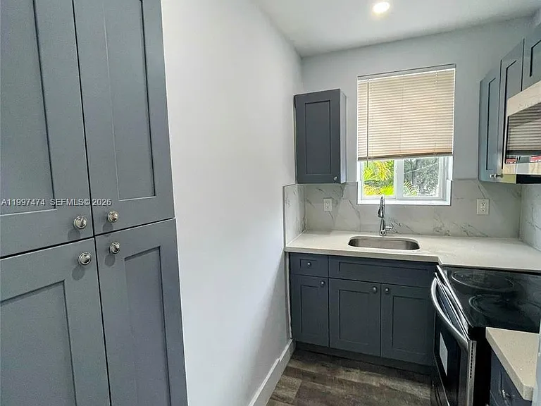 1036 SW 5th St #8 — Photo 6