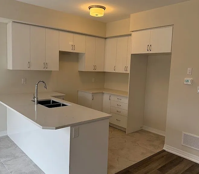 660 Colborne St W #13 — Photo 8