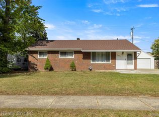 8671 Whitefield St, Dearborn Heights, MI 48127