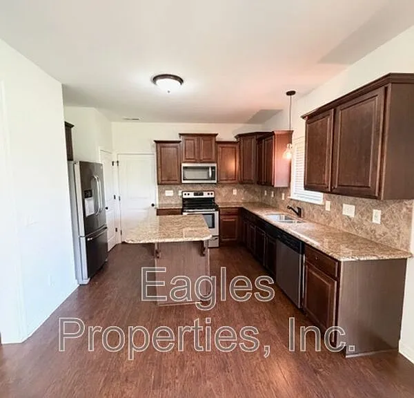 215 Ingram Fields Dr — Photo 6