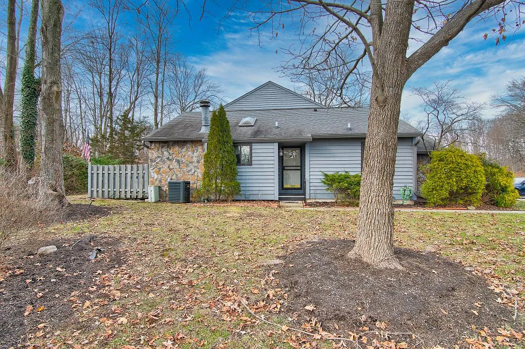 1039 Crisfield Dr photo 1