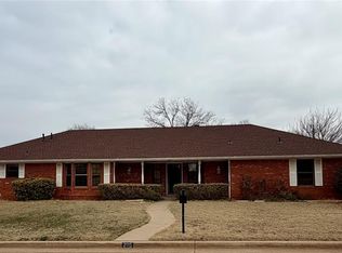 205 Randolph Rd, Clinton, OK 73601