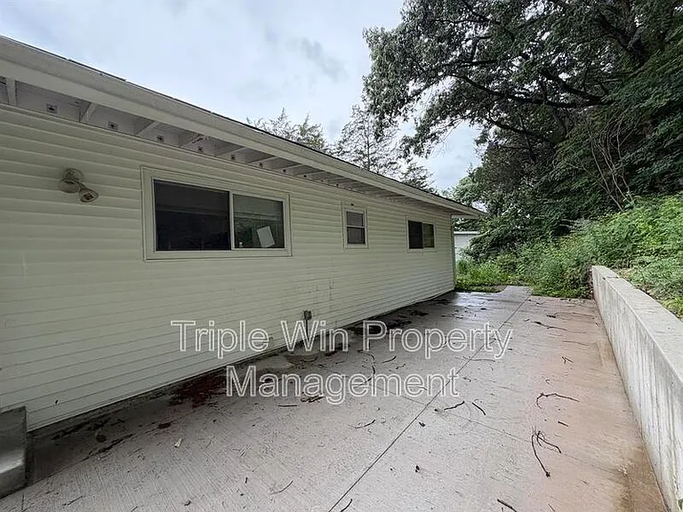 63 Patricia Pl — Photo 3