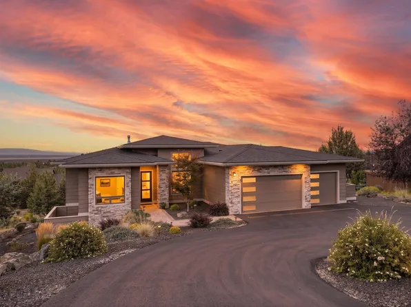 883 Highland View Loop, Redmond, OR 97756