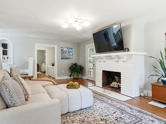 4th image of 607 Delafield Rd