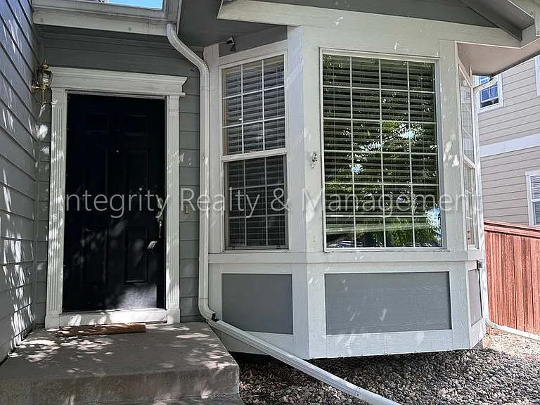 1041 Laurenwood Ln — Photo 3
