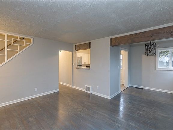 3rd image of 1220 E Lacrosse Ave