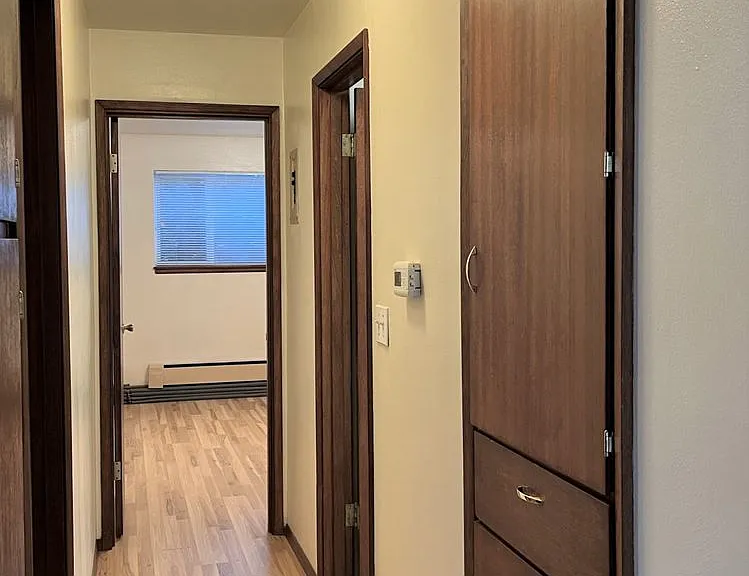 1484 S Columbian Way — Photo 3