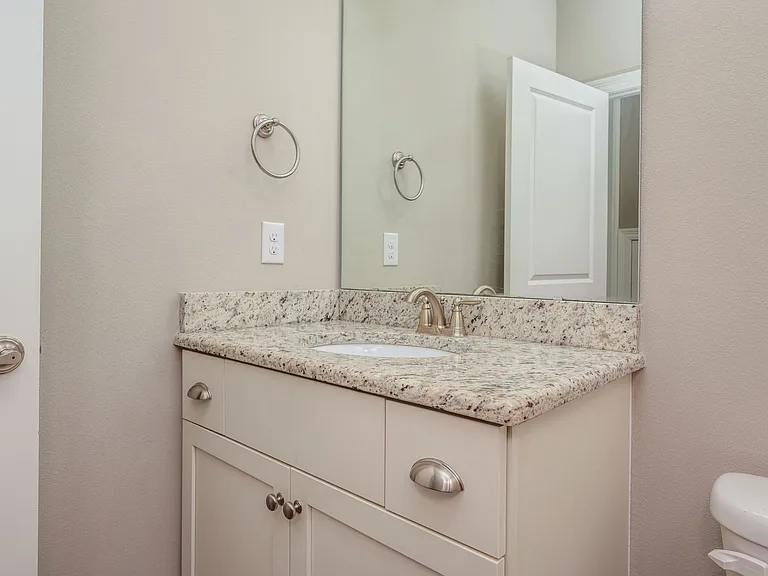 401 King St — Photo 25