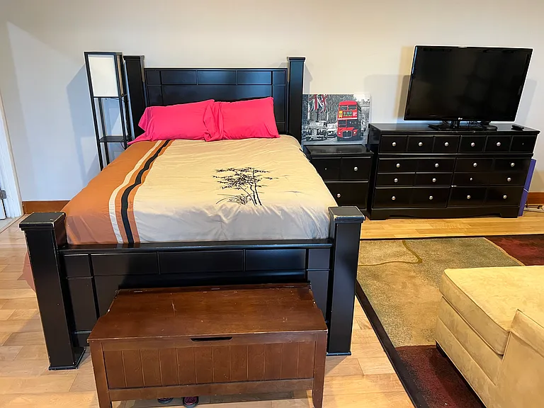 Queen bed