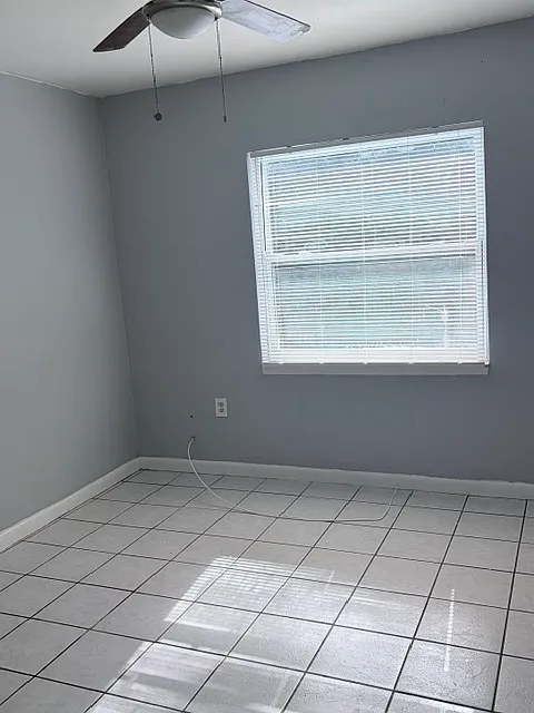 2 bed, 700 sqft, $1,300 — Photo 3