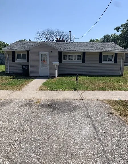 706 N Montgomery Ave — Photo 2