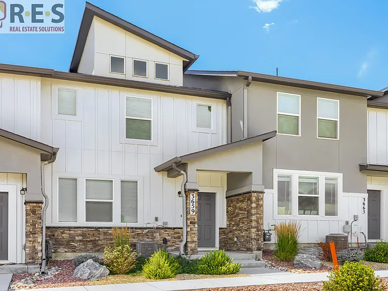3659 Levy Park Dr — Photo 2