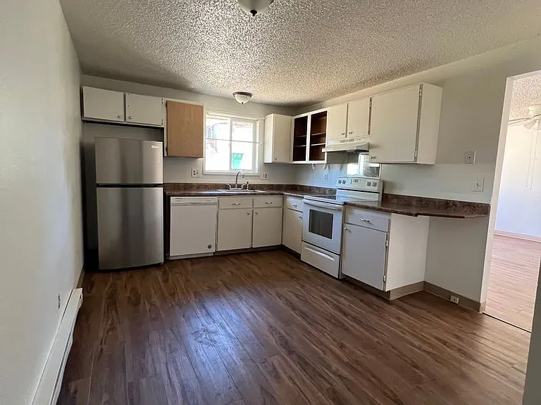 310 Hawthorne St — Photo 4