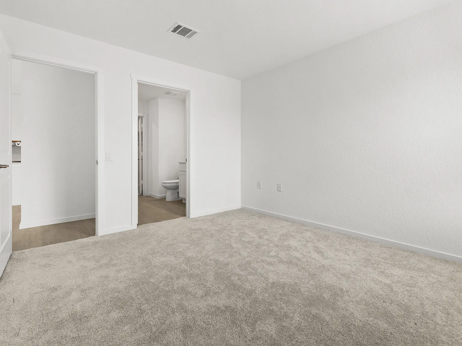 3 bed, 1354 sqft, $1,575 — Photo 4